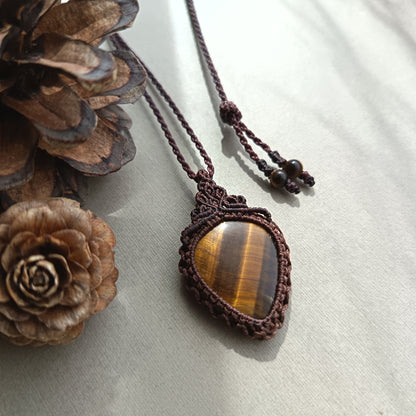 Tiger's Eye Macrame Necklace | Pendant size 4 cm