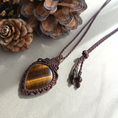 Tiger's Eye Macrame Necklace | Pendant size 4 cm