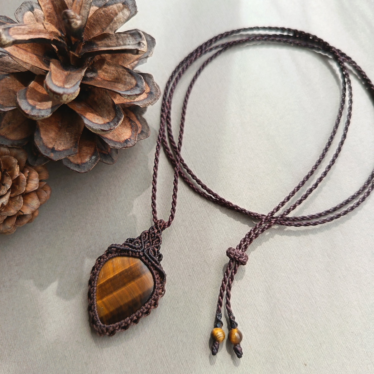 Tiger's Eye Macrame Necklace | Pendant size 4 cm