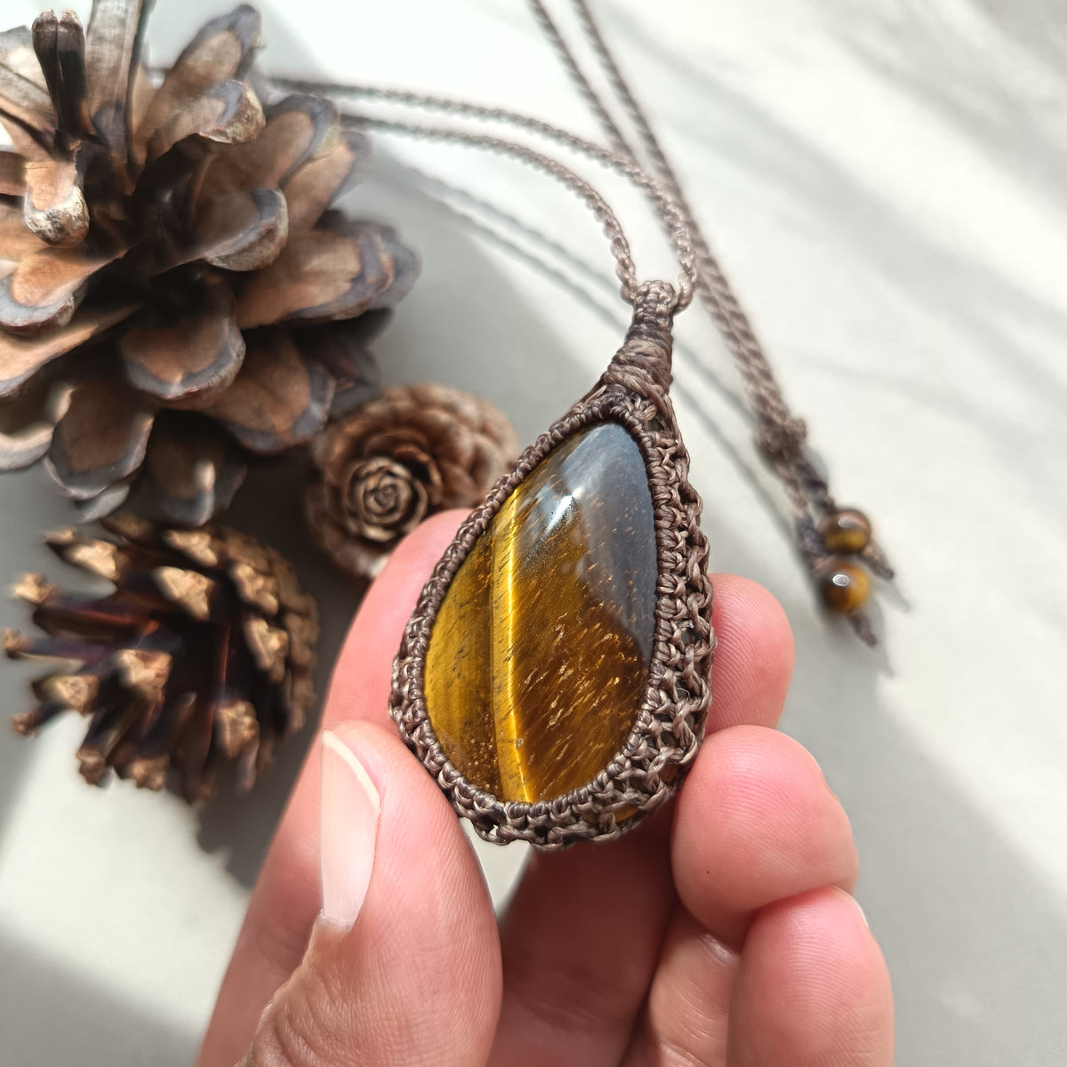 Tiger's Eye Macrame Necklace | Pendant size 5.5 cm