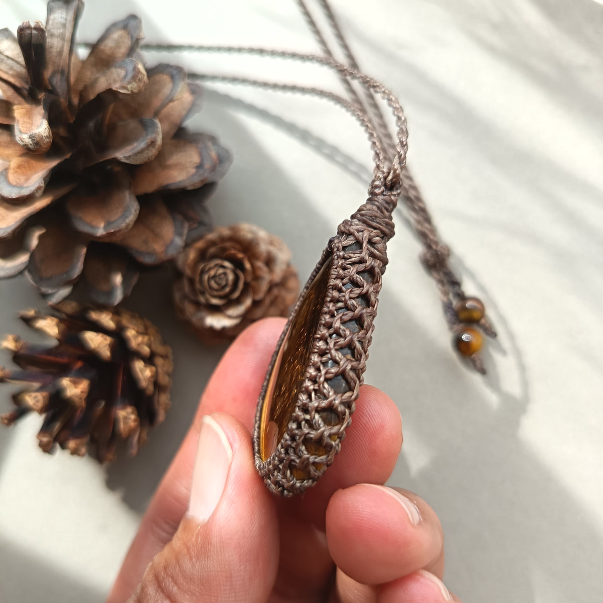Tiger's Eye Macrame Necklace | Pendant size 5.5 cm