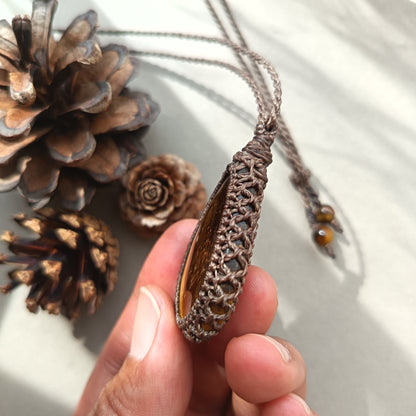 Tiger's Eye Macrame Necklace | Pendant size 5.5 cm