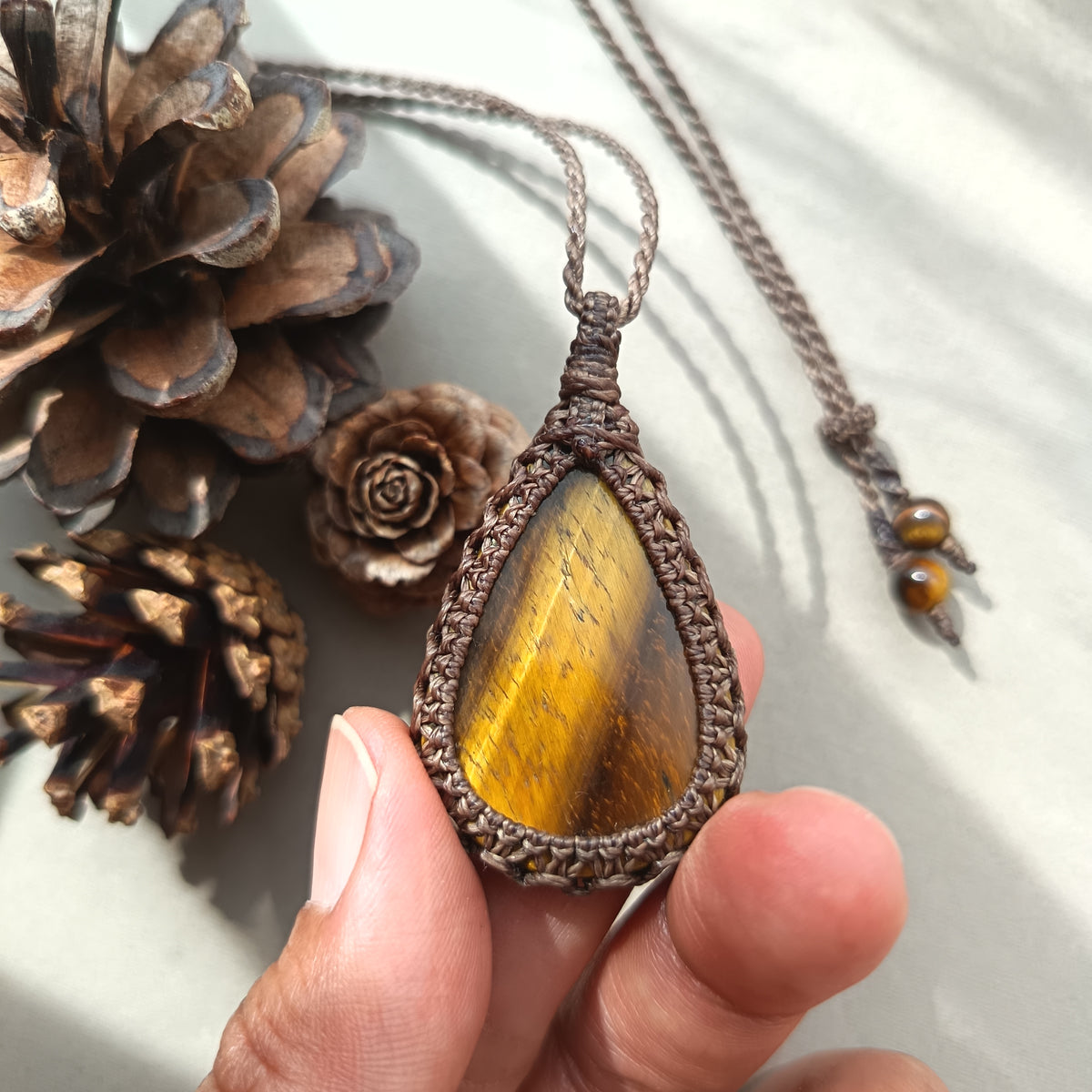 Tiger's Eye Macrame Necklace | Pendant size 5.5 cm