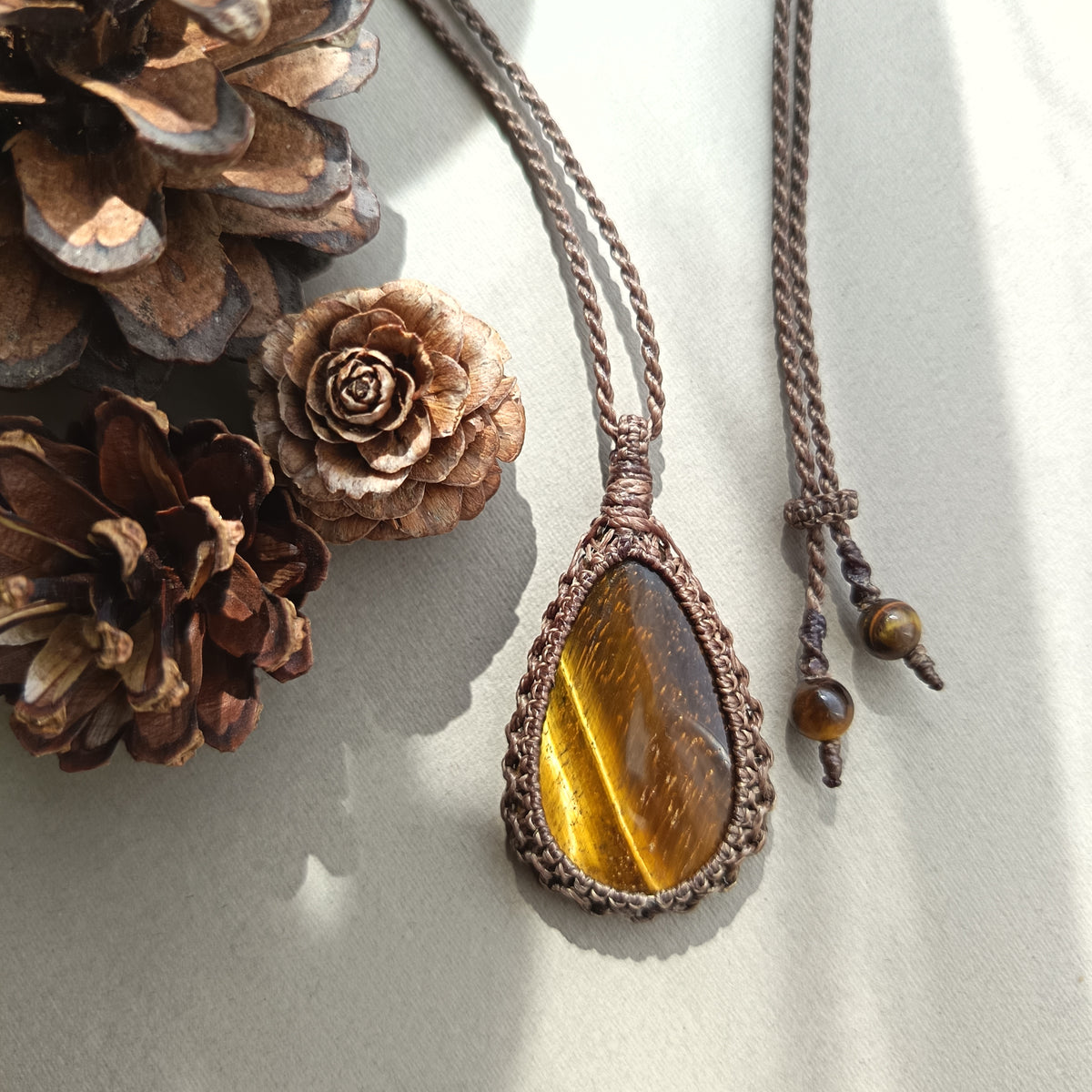 Tiger's Eye Macrame Necklace | Pendant size 5.5 cm