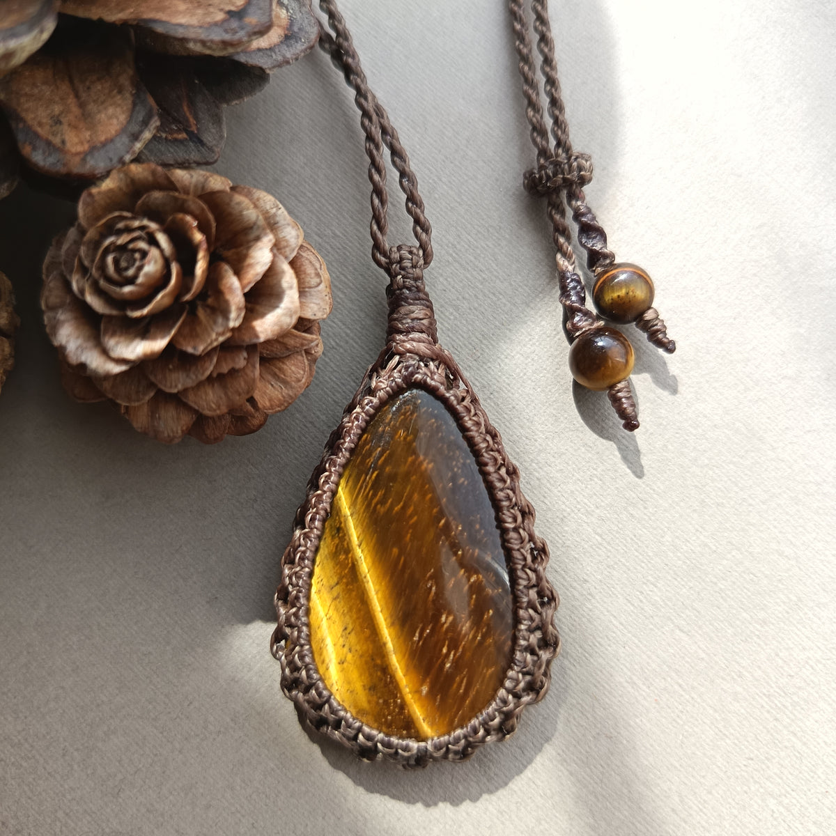 Tiger's Eye Macrame Necklace | Pendant size 5.5 cm