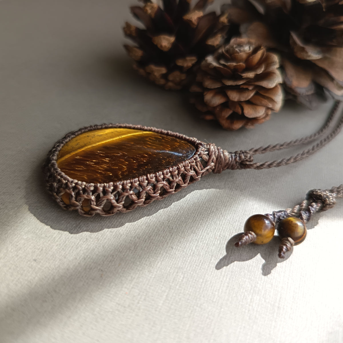 Tiger's Eye Macrame Necklace | Pendant size 5.5 cm