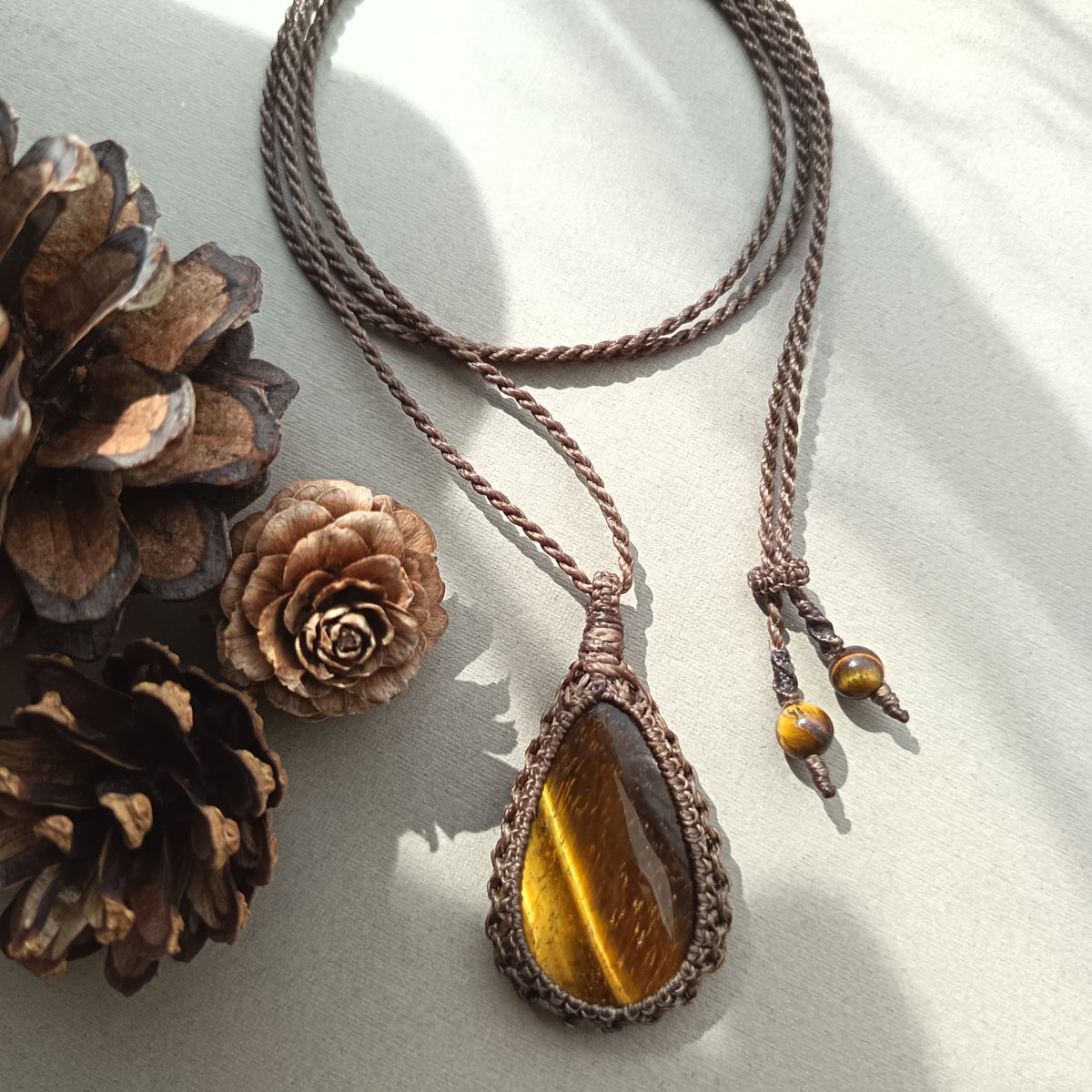 Tiger's Eye Macrame Necklace | Pendant size 5.5 cm