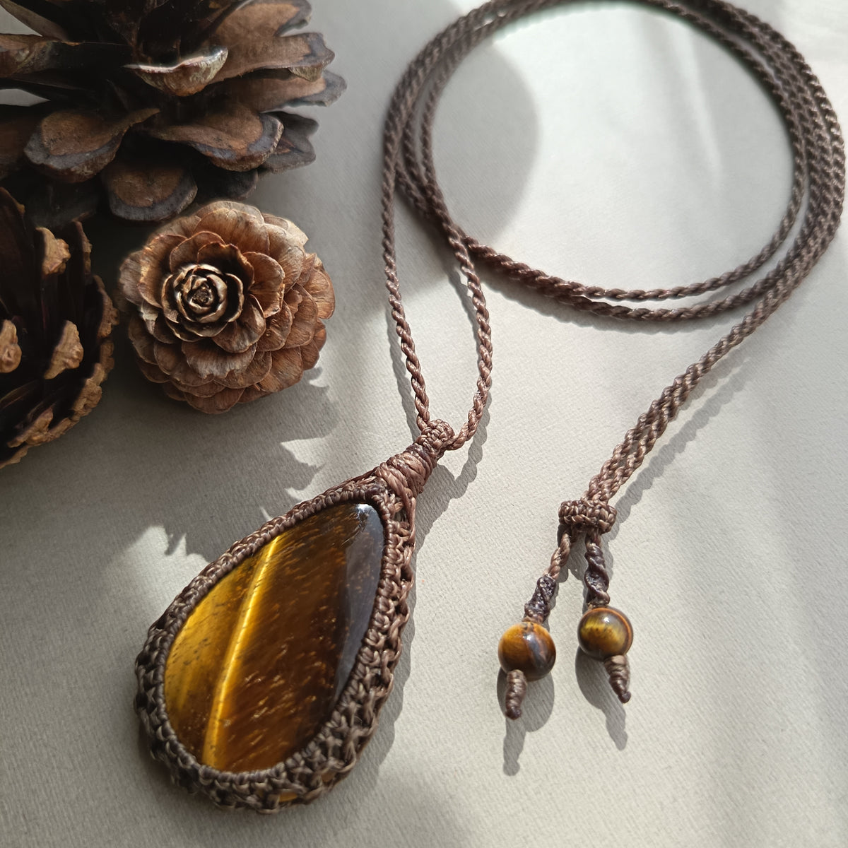 Tiger's Eye Macrame Necklace | Pendant size 5.5 cm