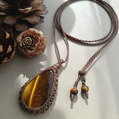 Tiger's Eye Macrame Necklace | Pendant size 5.5 cm