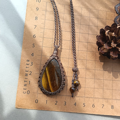 Tiger's Eye Macrame Necklace | Pendant size 5.5 cm