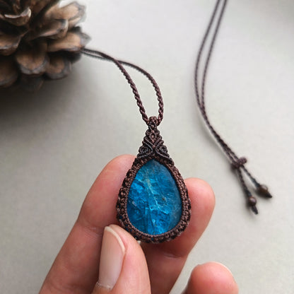 Apatite Macrame Necklace | Pendant size 3.8 cm