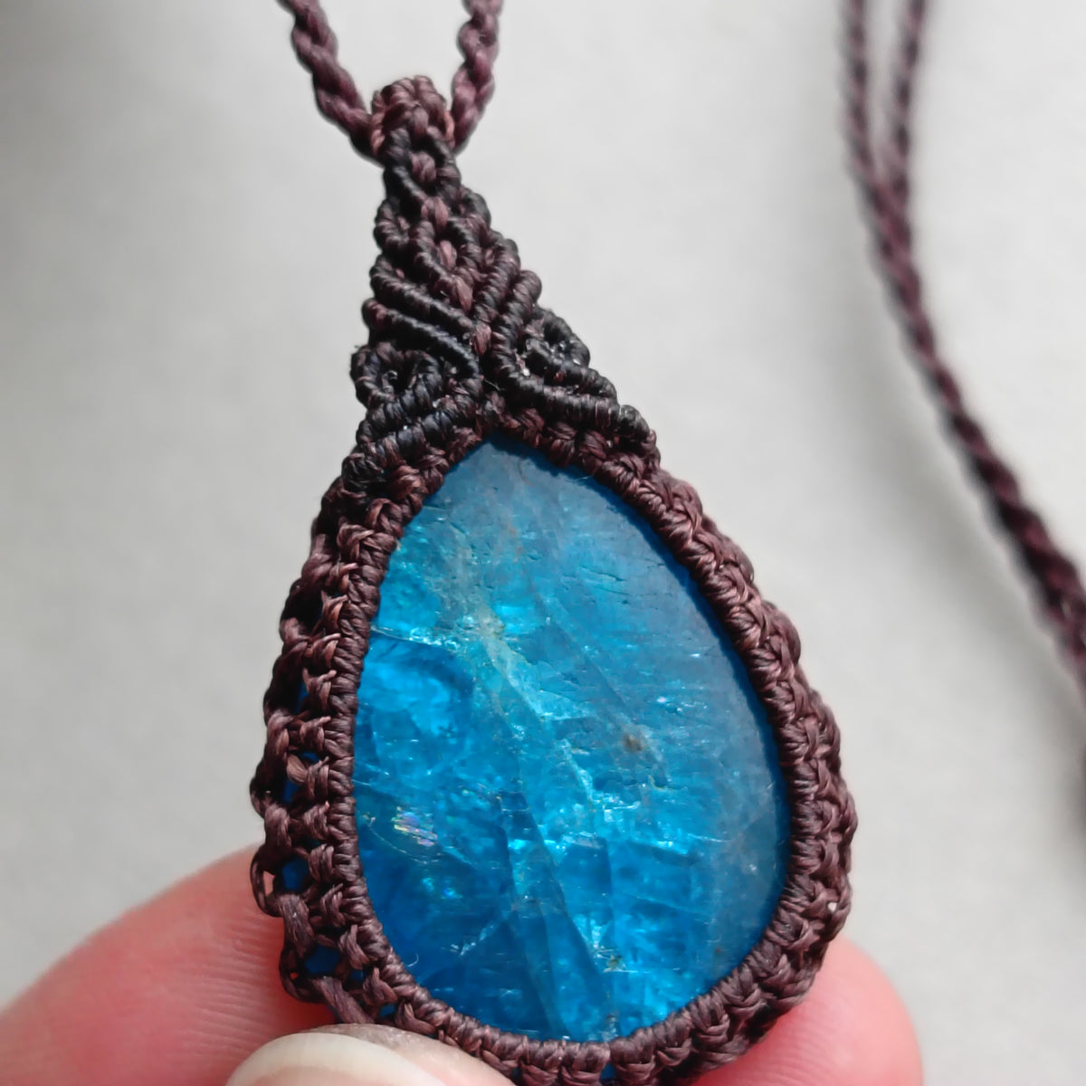 Apatite Macrame Necklace | Pendant size 3.8 cm