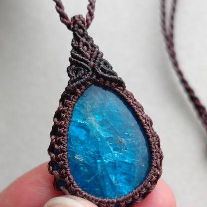 Apatite Macrame Necklace | Pendant size 3.8 cm