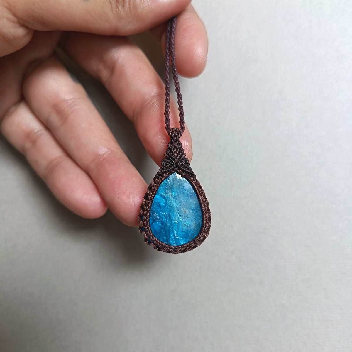 Apatite Macrame Necklace | Pendant size 3.8 cm
