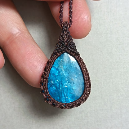 Apatite Macrame Necklace | Pendant size 3.8 cm