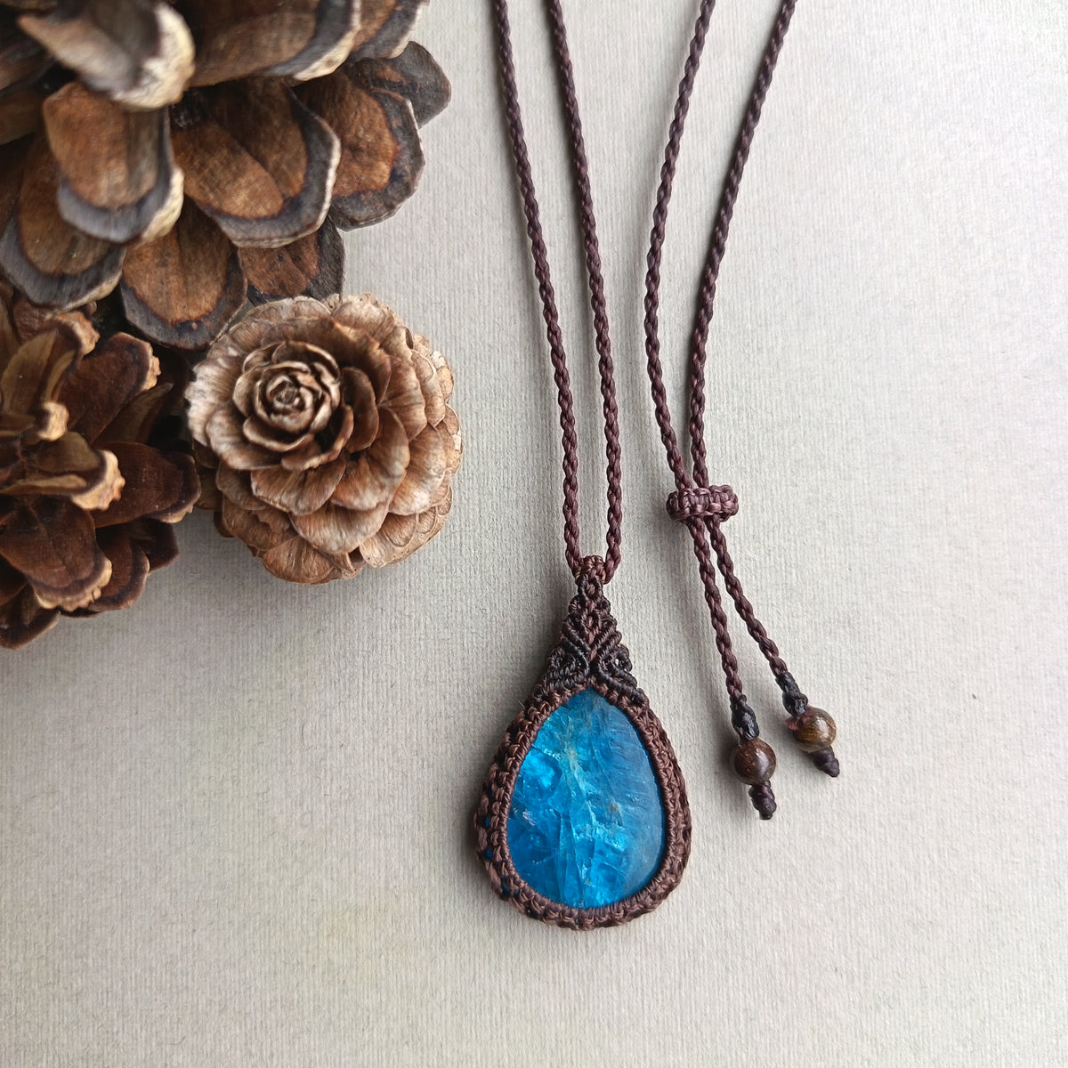 Apatite Macrame Necklace | Pendant size 3.8 cm