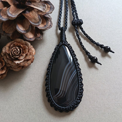 Onyx Macrame Necklace | Pendant size 8 cm