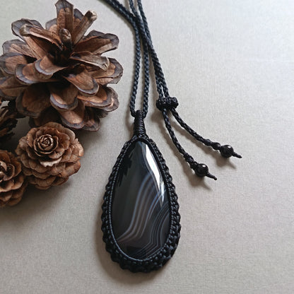 Onyx Macrame Necklace | Pendant size 8 cm