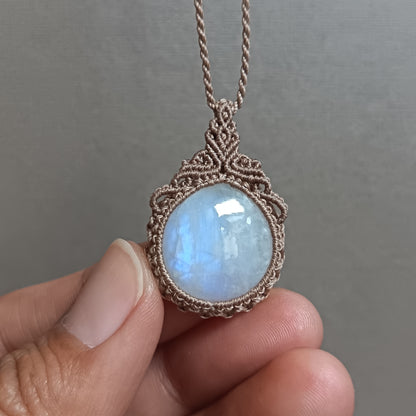 Moonstone Macrame Necklace | Pendant size 3.5 cm