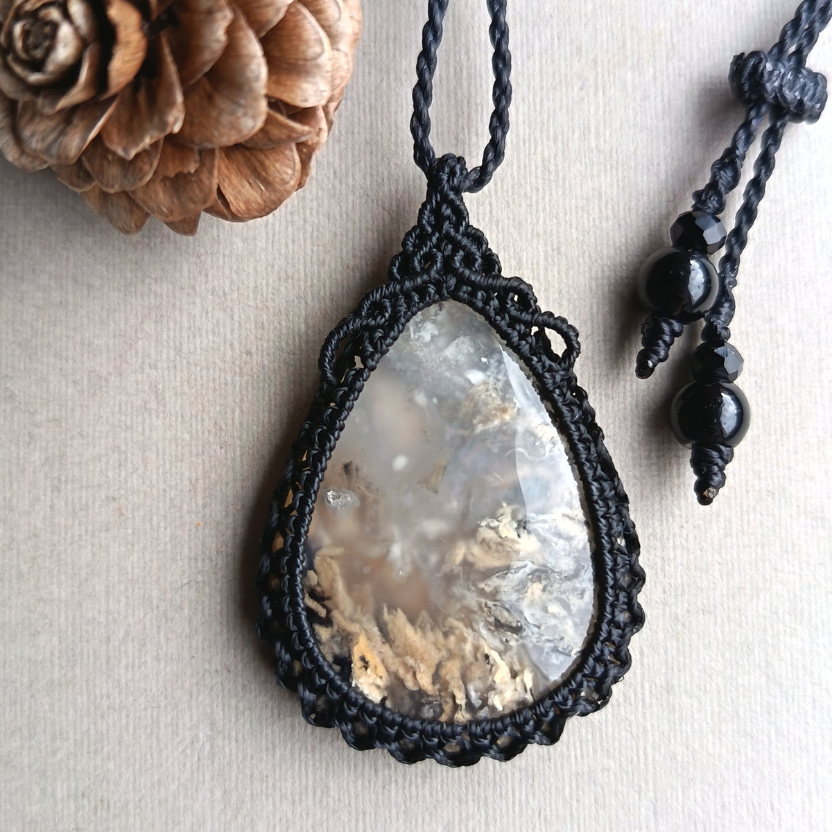 Tiger Dendritic Agate Macrame Necklace | Pendant size 4.7 cm