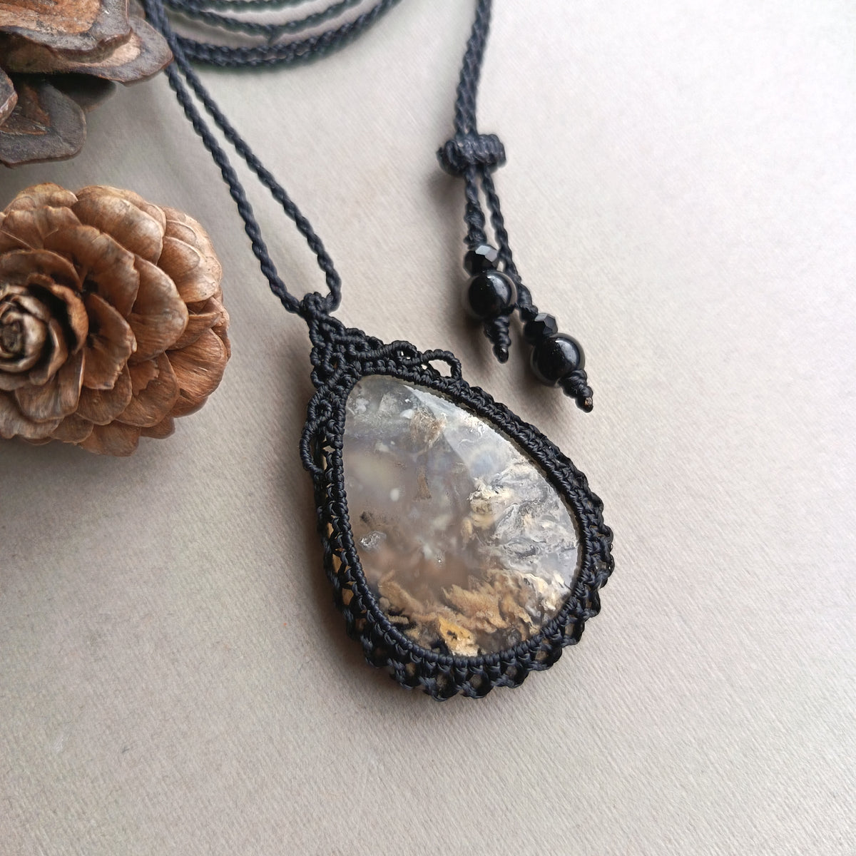 Tiger Dendritic Agate Macrame Necklace | Pendant size 4.7 cm