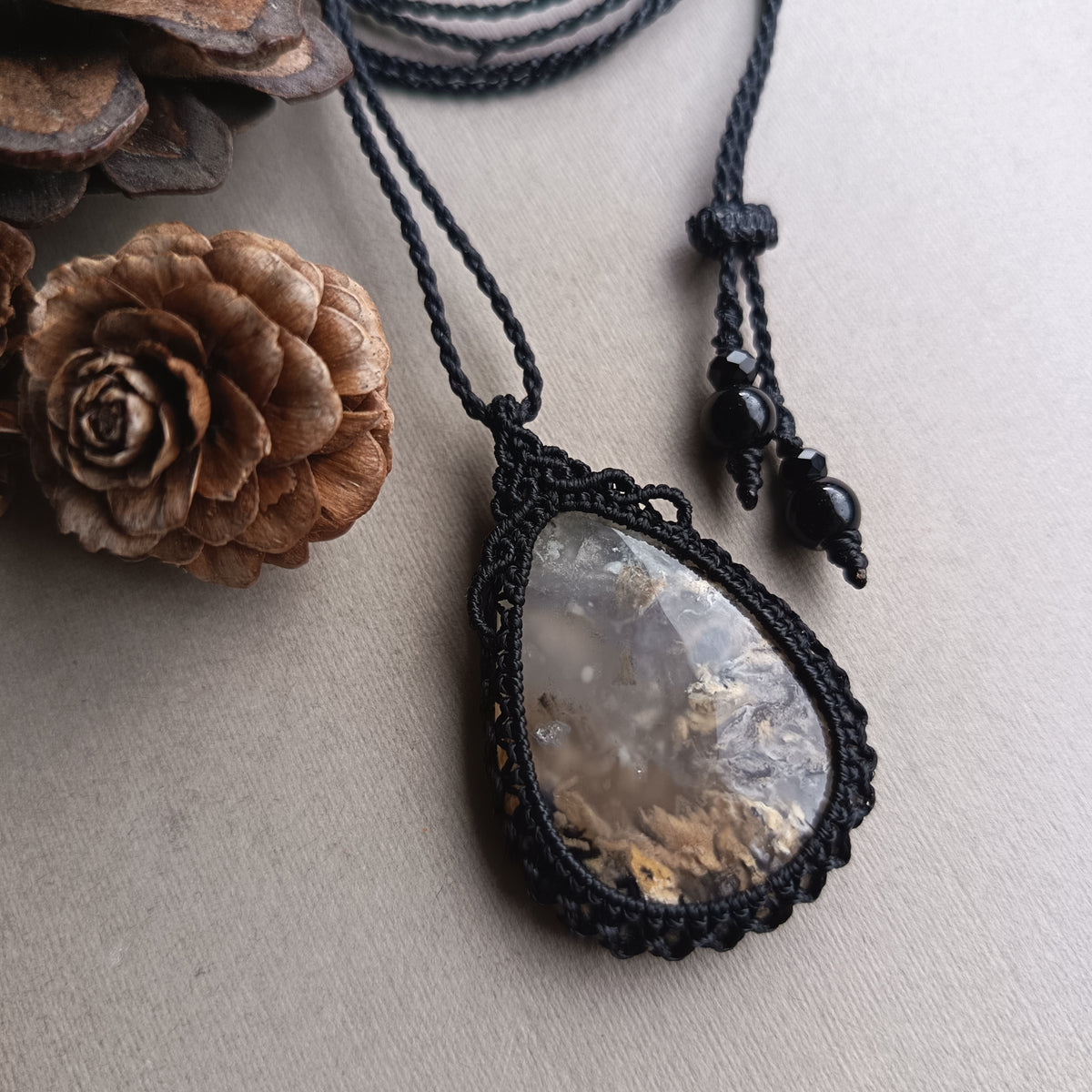 Tiger Dendritic Agate Macrame Necklace | Pendant size 4.7 cm