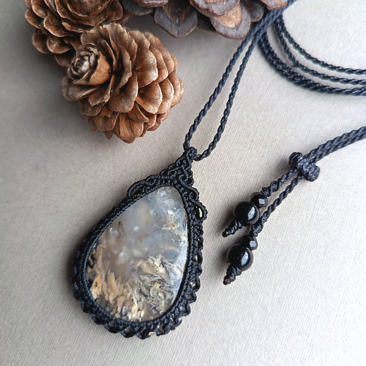 Tiger Dendritic Agate Macrame Necklace | Pendant size 4.7 cm