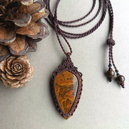 Seam Agate Macrame Necklace | Pendant size 5.5 cm
