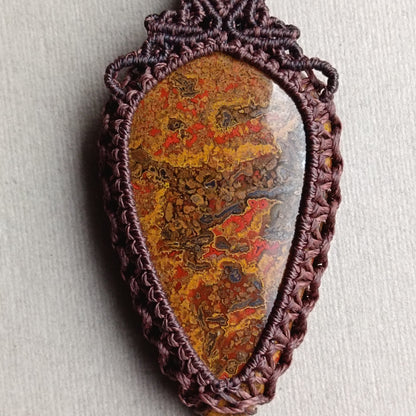 Seam Agate Macrame Necklace | Pendant size 5.5 cm