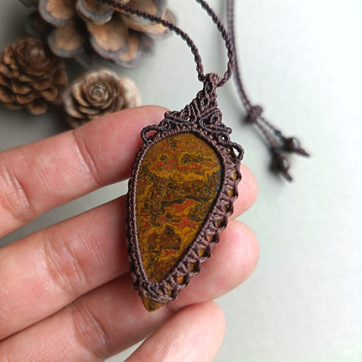 Seam Agate Macrame Necklace | Pendant size 5.5 cm