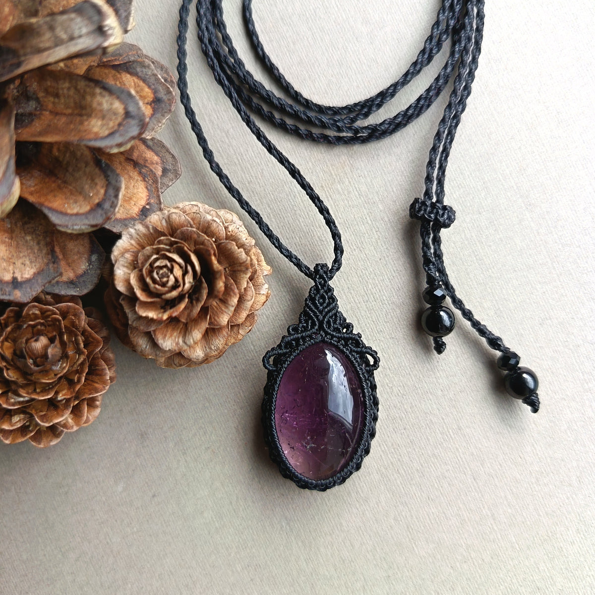 Amethyst Macrame Necklace | Pendant size 4 cm