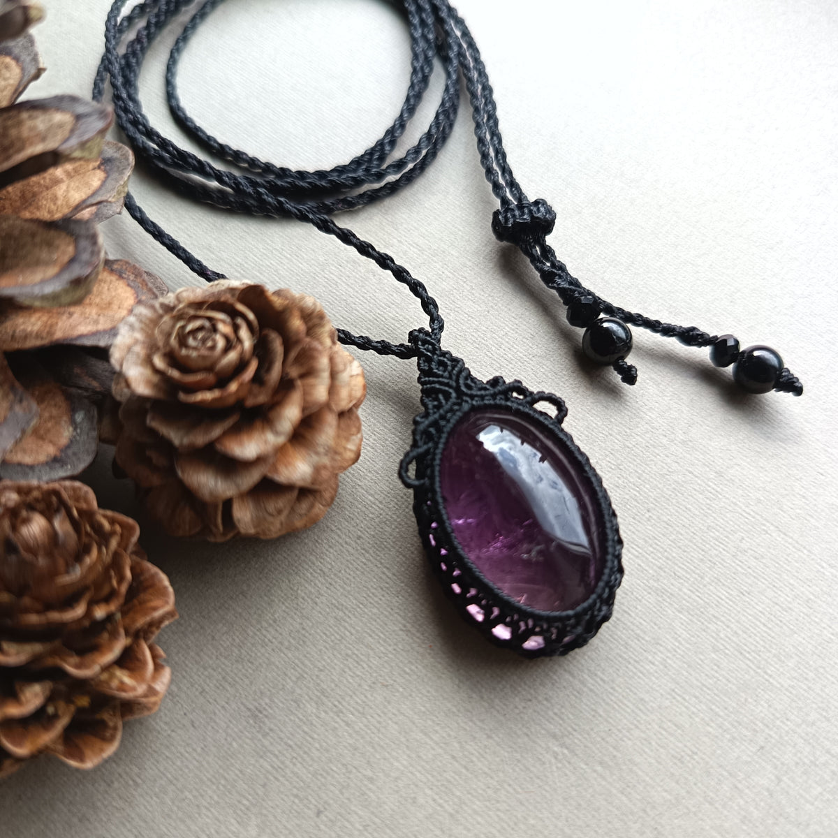 Amethyst Macrame Necklace | Pendant size 4 cm