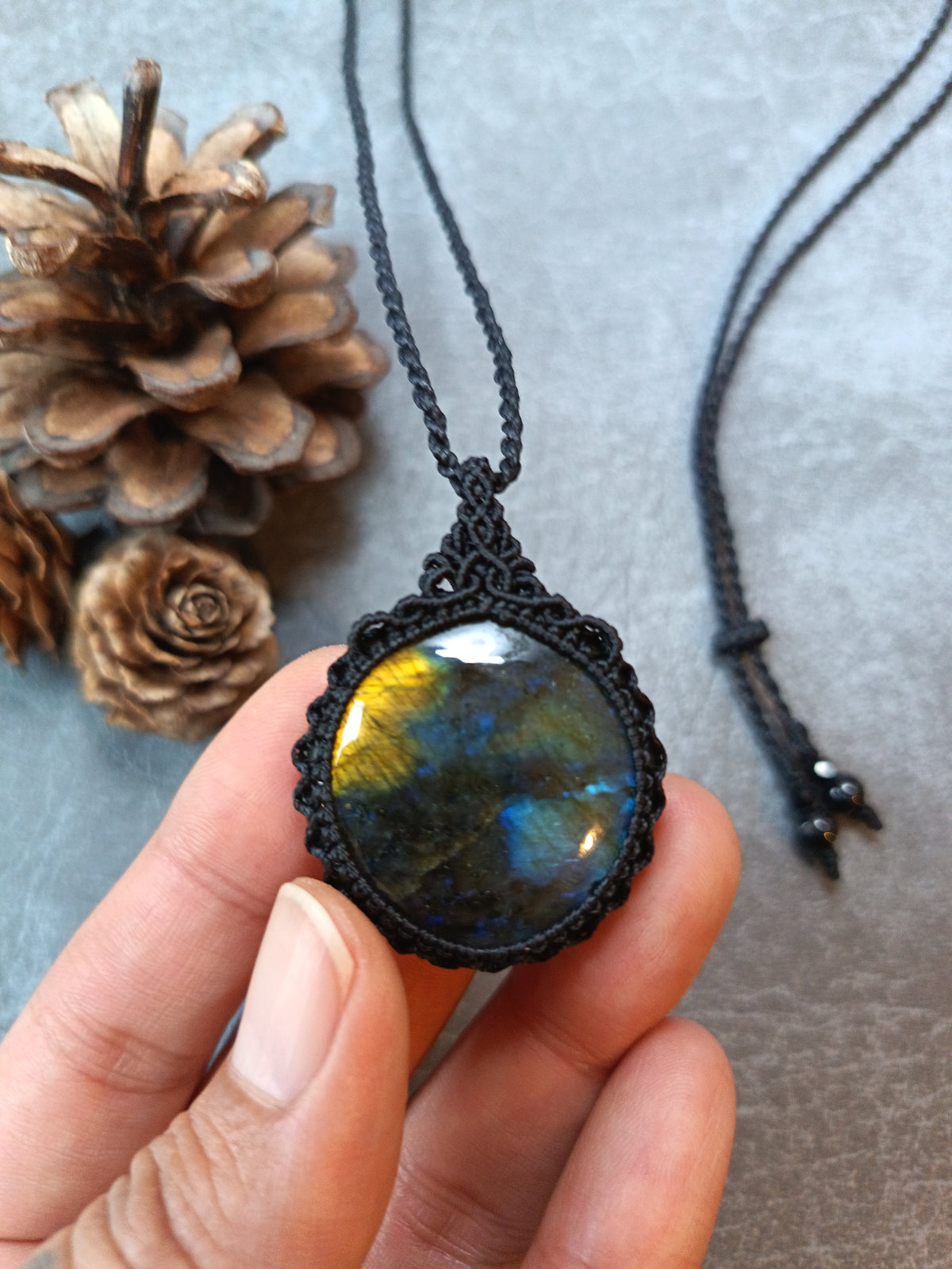 Labradorite Macrame Necklace | Pendant size 4.5 cm