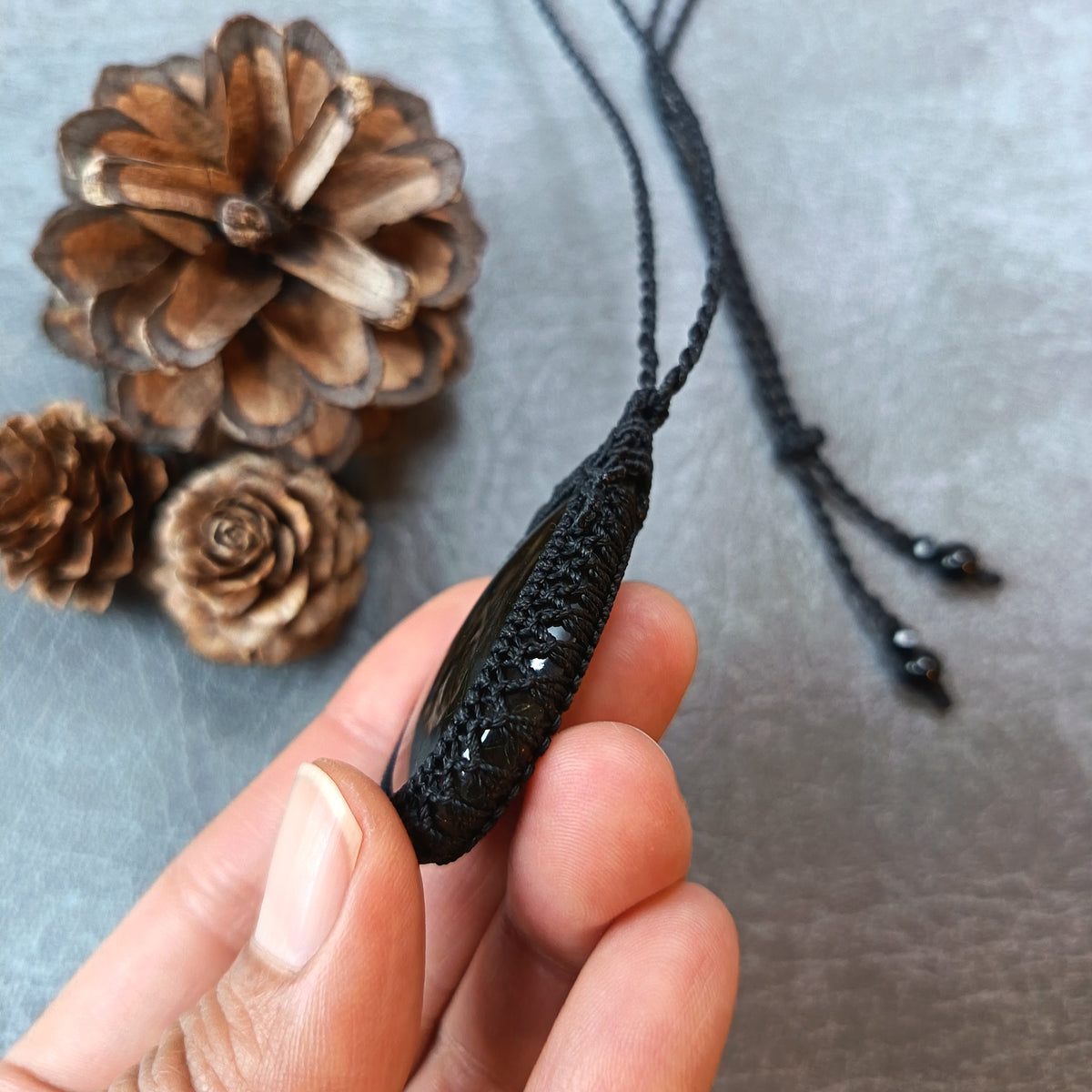 Labradorite Macrame Necklace | Pendant size 5.2 cm