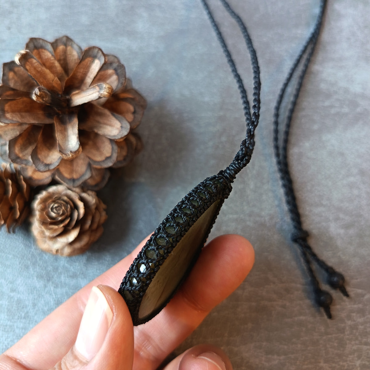 Labradorite Macrame Necklace | Pendant size 6.1 cm
