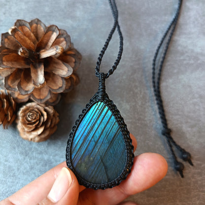 Labradorite Macrame Necklace | Pendant size 6.1 cm