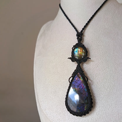 Labradorite Macrame Necklace | Pendant size 8.5 cm