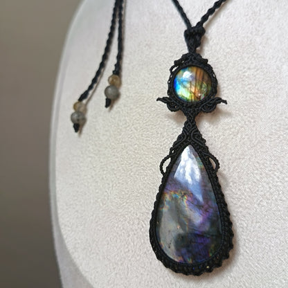 Labradorite Macrame Necklace | Pendant size 8.5 cm