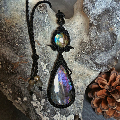 Labradorite Macrame Necklace | Pendant size 8.5 cm