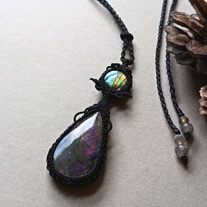 Labradorite Macrame Necklace | Pendant size 8.5 cm