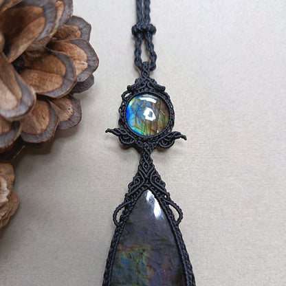 Labradorite Macrame Necklace | Pendant size 8.5 cm