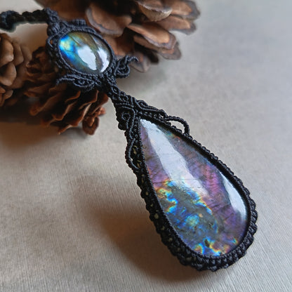 Labradorite Macrame Necklace | Pendant size 8.5 cm