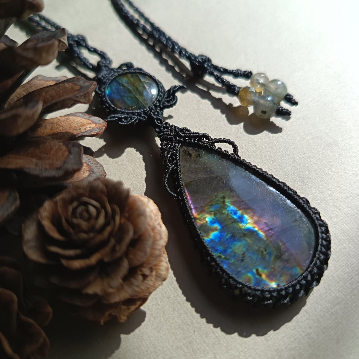 Labradorite Macrame Necklace | Pendant size 8.5 cm