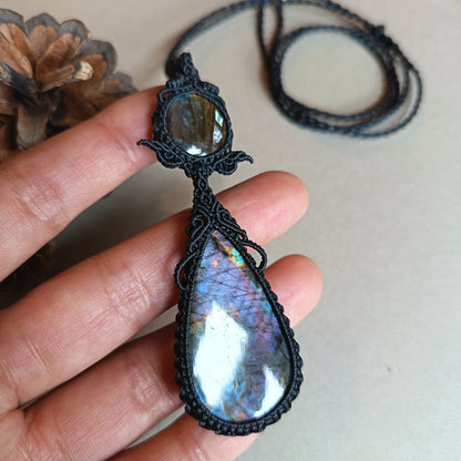 Labradorite Macrame Necklace | Pendant size 8.5 cm