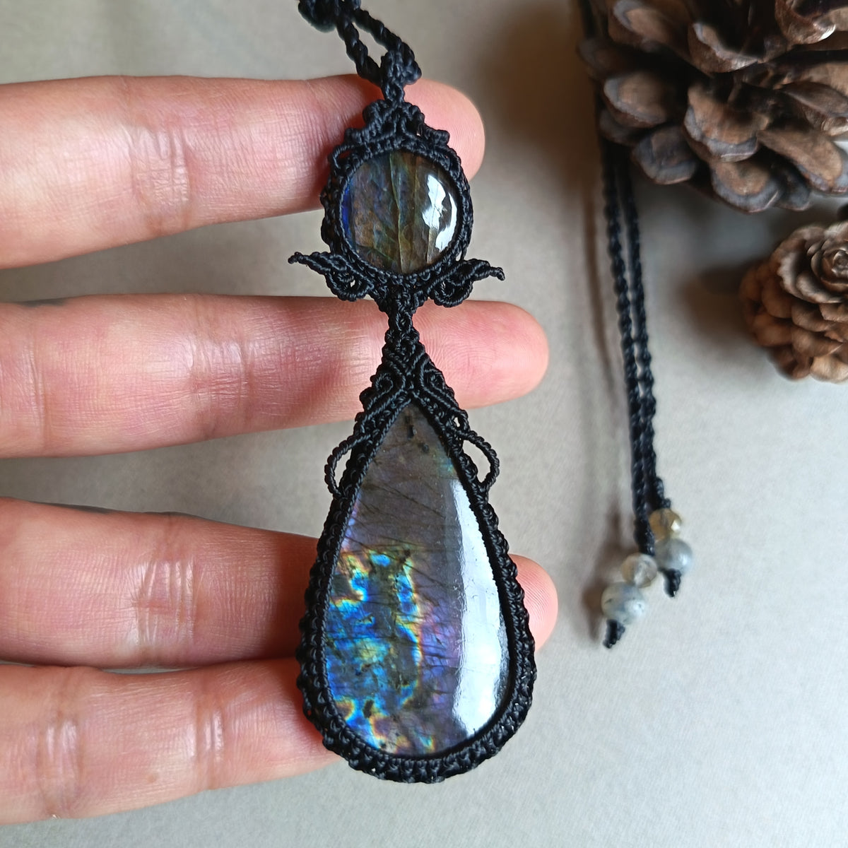 Labradorite Macrame Necklace | Pendant size 8.5 cm