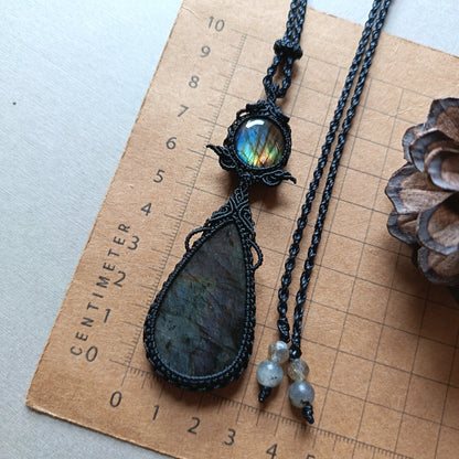 Labradorite Macrame Necklace | Pendant size 8.5 cm