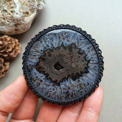 Macrame wrapped stone - Agate | The Eye - Finished size 6.8cm
