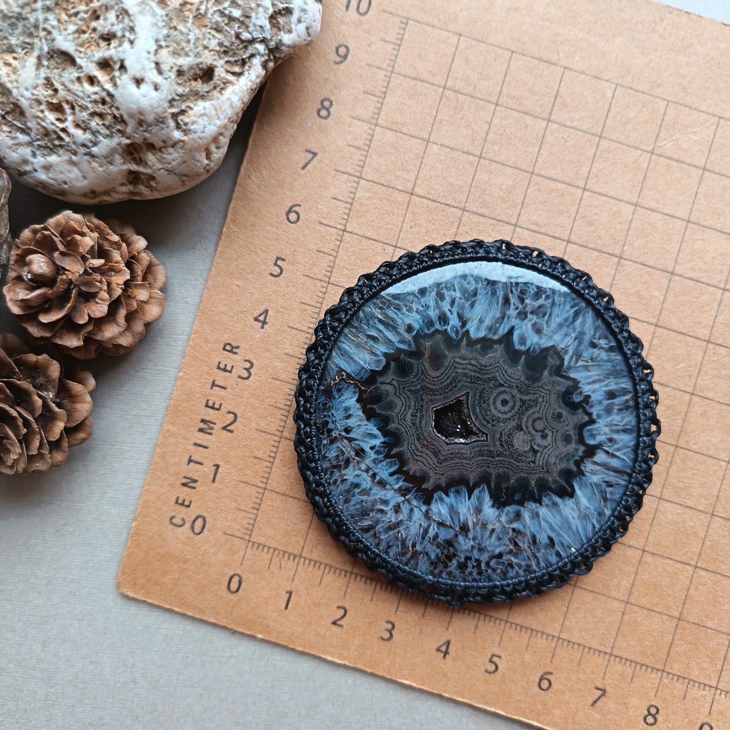 Macrame wrapped stone - Agate | The Eye - Finished size 6.8cm