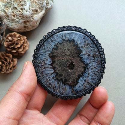 Macrame wrapped stone - Agate | The Eye - Finished size 6.8cm